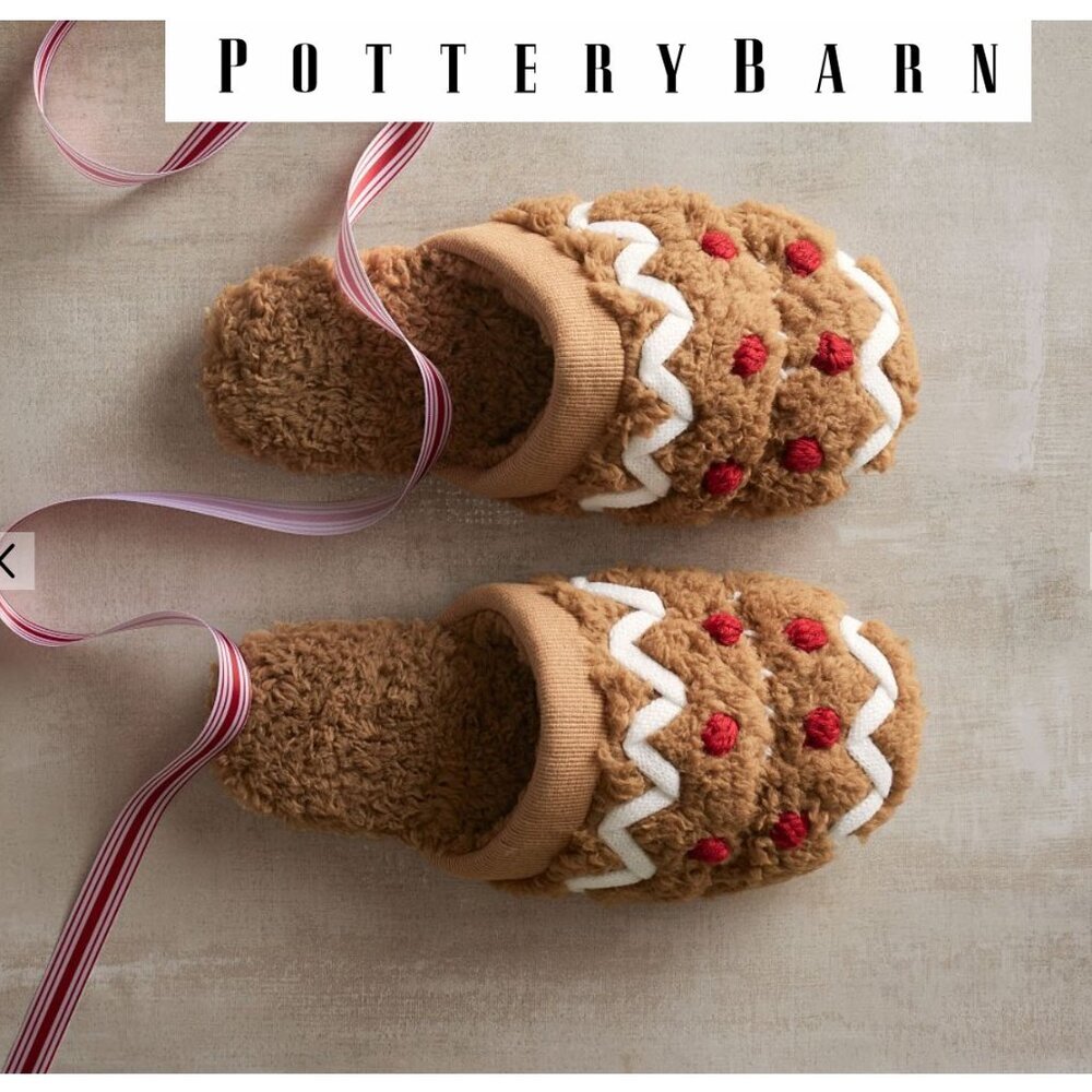 Pottery Barn Gingerbread Plush Slippers Cozy Holiday House Shoes Medium